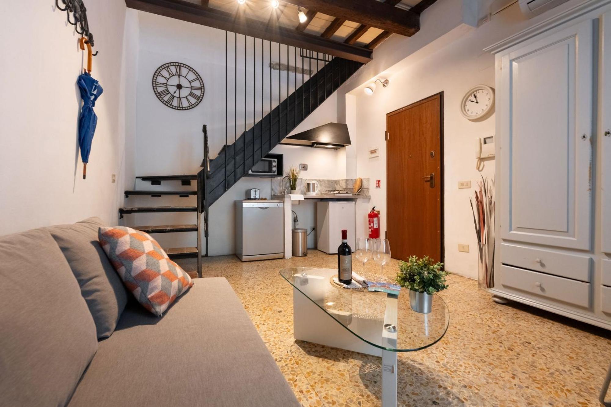 F1 - Santa Croce One Bedroom Apartment For Couples Флоренция Екстериор снимка